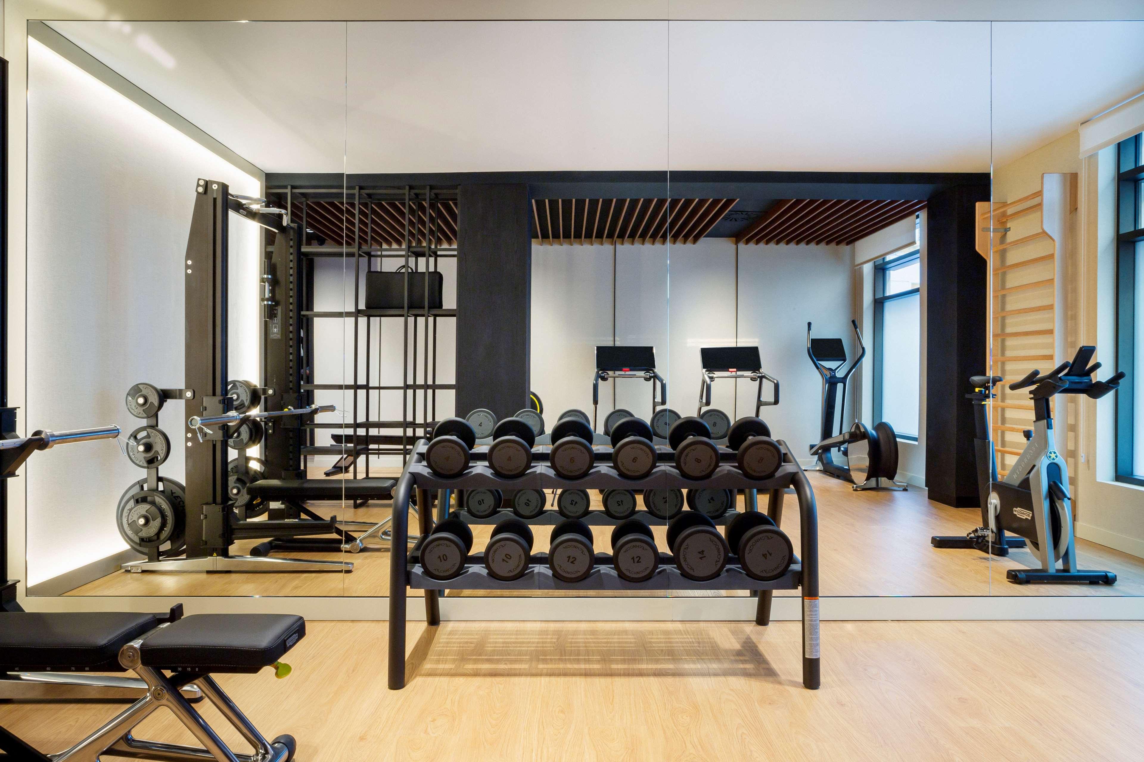 Radisson Collection Hotel, Magdalena Plaza Sevilla Exteriér fotografie The gym at the hotel